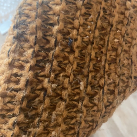 H&M Infinity Scarf - Picture 7 of 7